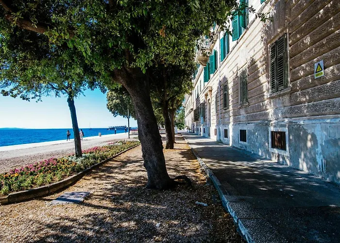 Gostinjska kuća Riva Palace - Design 4*