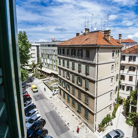 Riva Palace - Design Ζαντάρ
