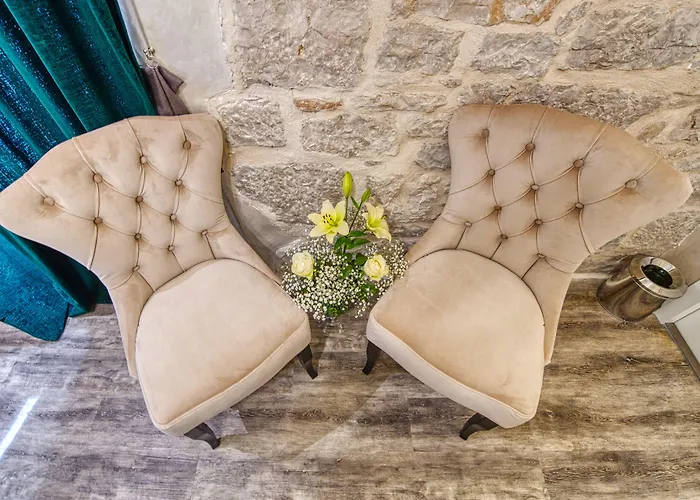 Riva Palace - Design Pensión 4*